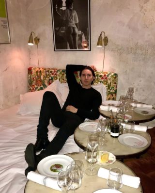 Dinner in bed💁🏻‍♂️ #dmitrysholokhov #style #design #visionboard #dinner #bed #paris #newyork #art designer #fashion #fun #friends #goodtimes